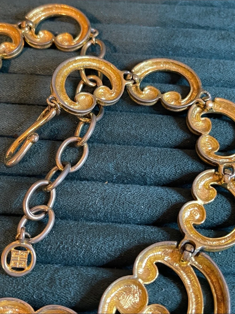 1990’s Givenchy Gold-Plated Swirl/Scroll Statement Link Collar Necklace